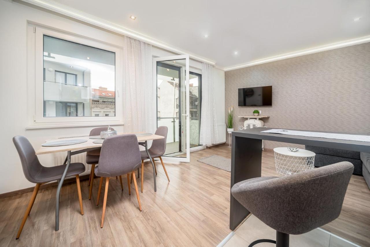 Grace Pine Apartment 3 布达佩斯 外观 照片