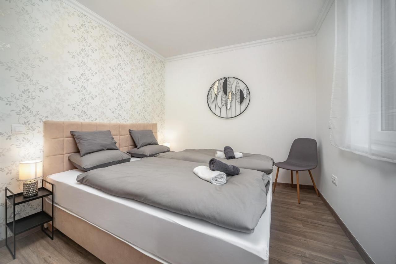 Grace Pine Apartment 3 布达佩斯 外观 照片