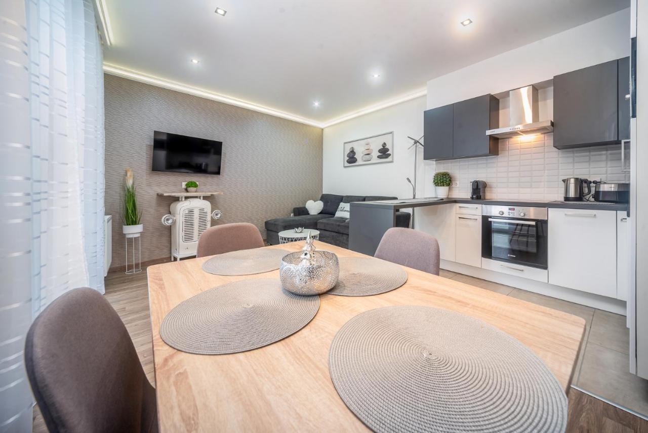 Grace Pine Apartment 3 布达佩斯 外观 照片